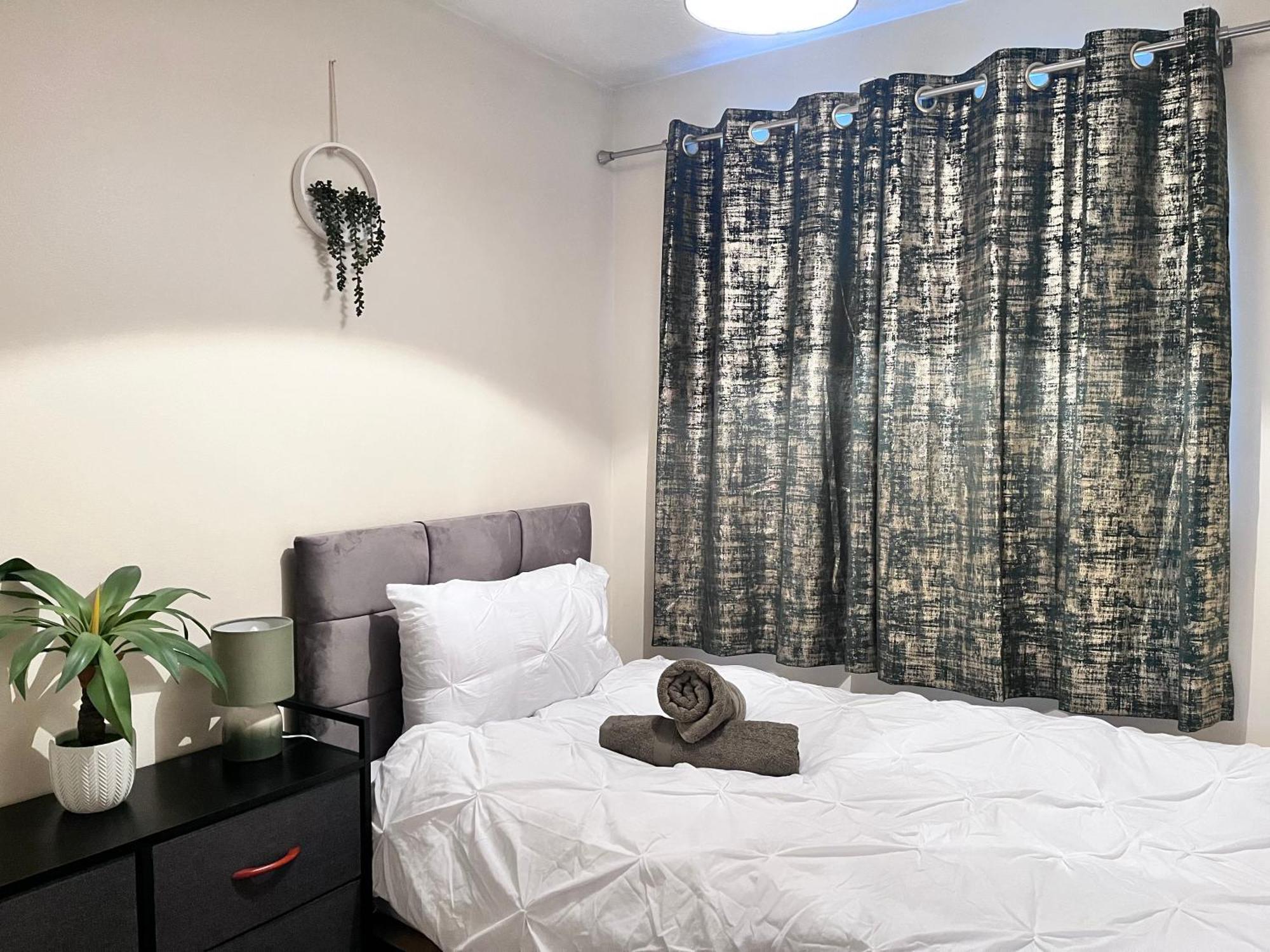 Lush House Close To Ashford Town Centre With Driveway Екстер'єр фото