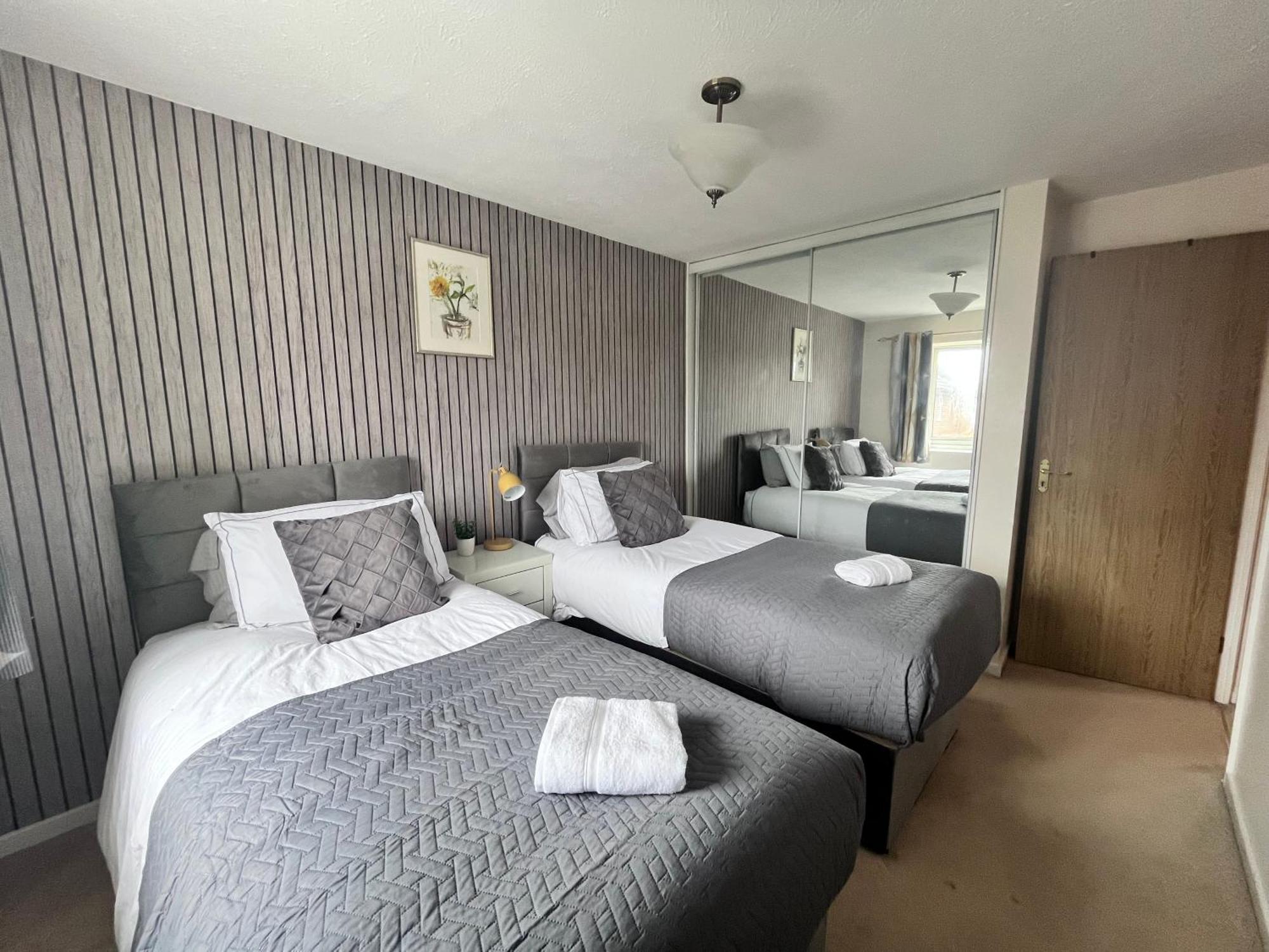 Lush House Close To Ashford Town Centre With Driveway Екстер'єр фото