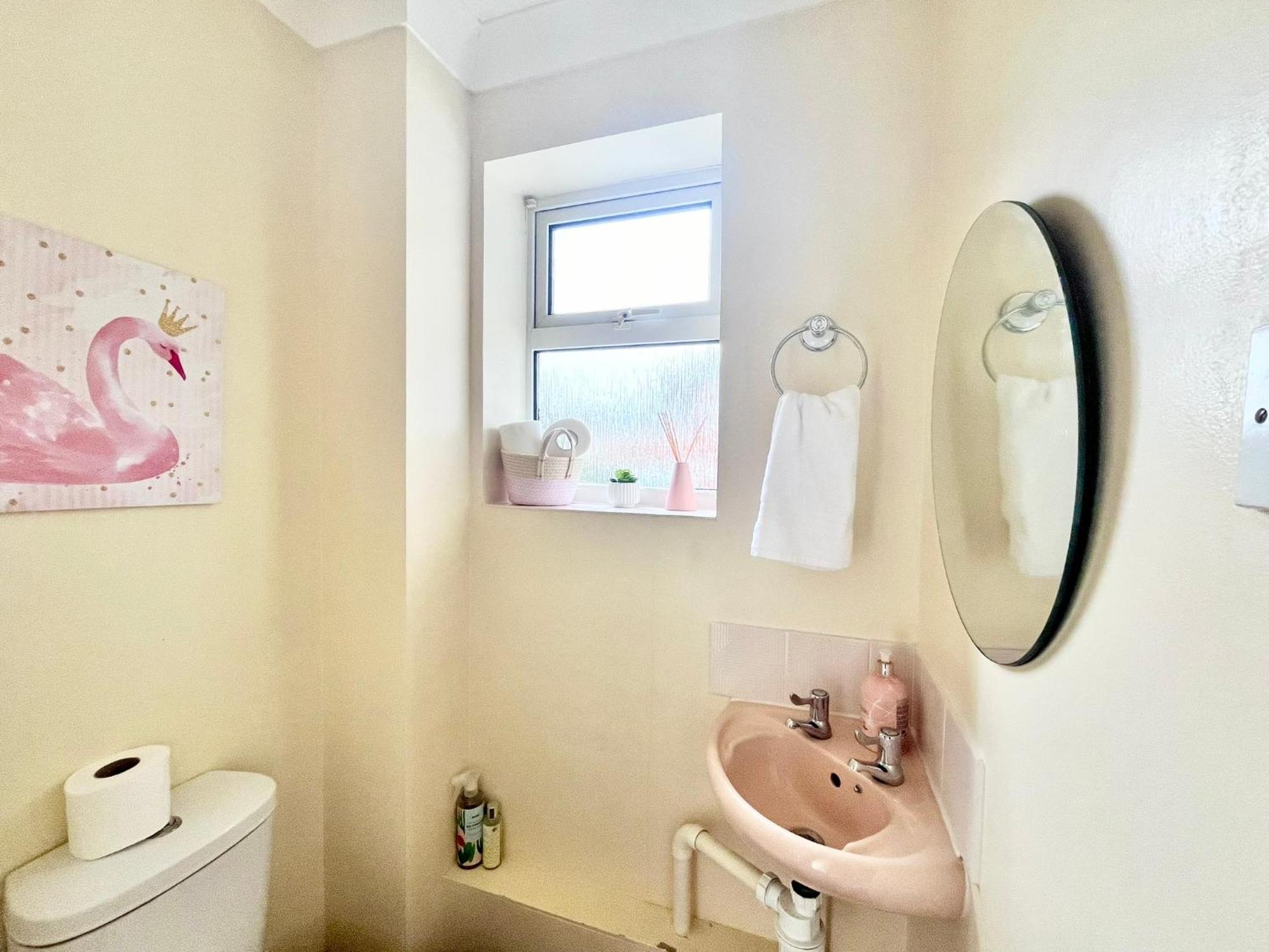 Lush House Close To Ashford Town Centre With Driveway Екстер'єр фото