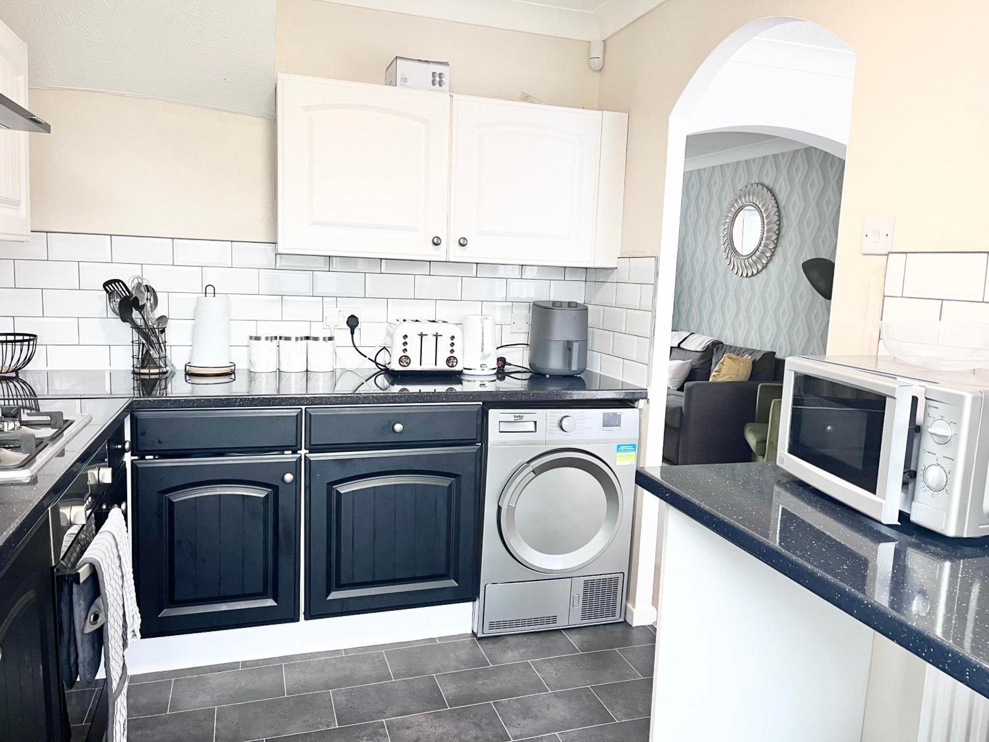 Lush House Close To Ashford Town Centre With Driveway Екстер'єр фото