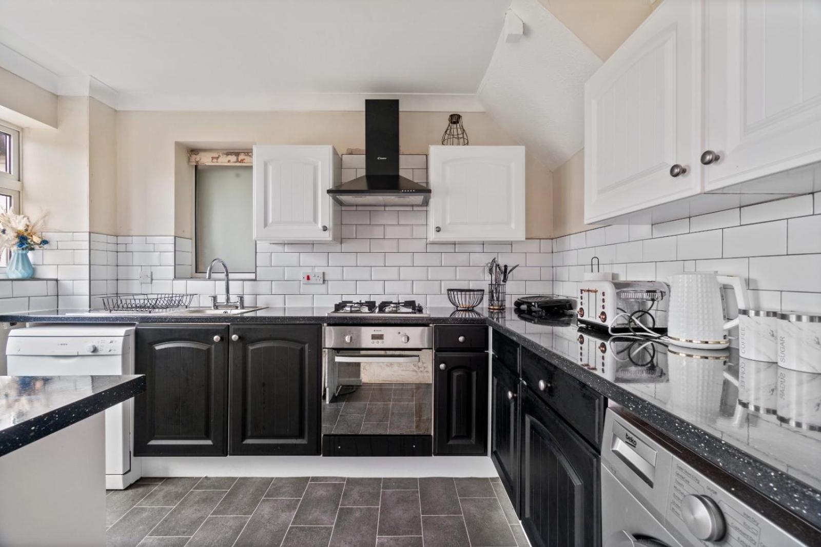 Lush House Close To Ashford Town Centre With Driveway Екстер'єр фото