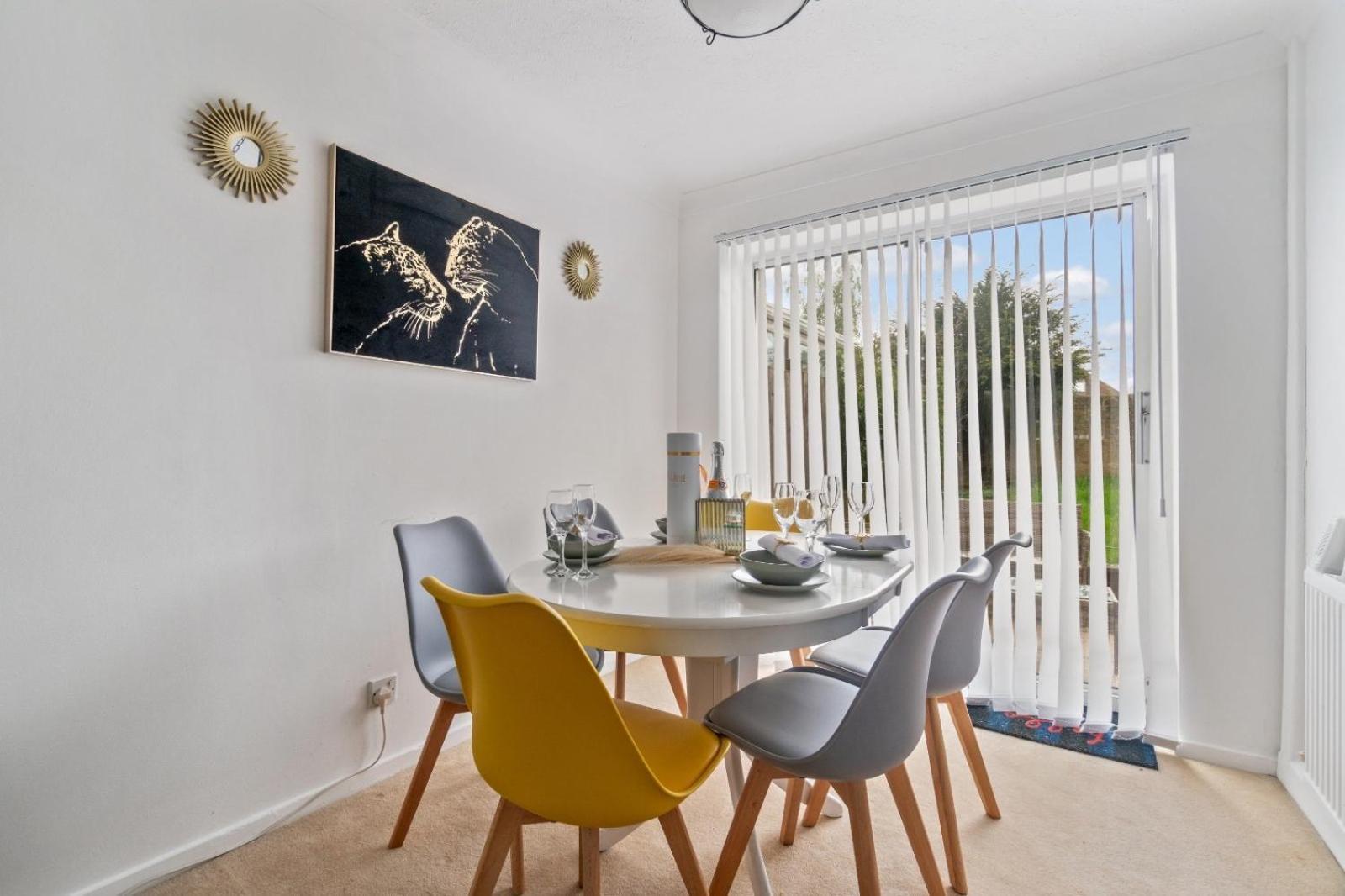 Lush House Close To Ashford Town Centre With Driveway Екстер'єр фото